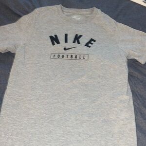 Never worn. Nike t shirt